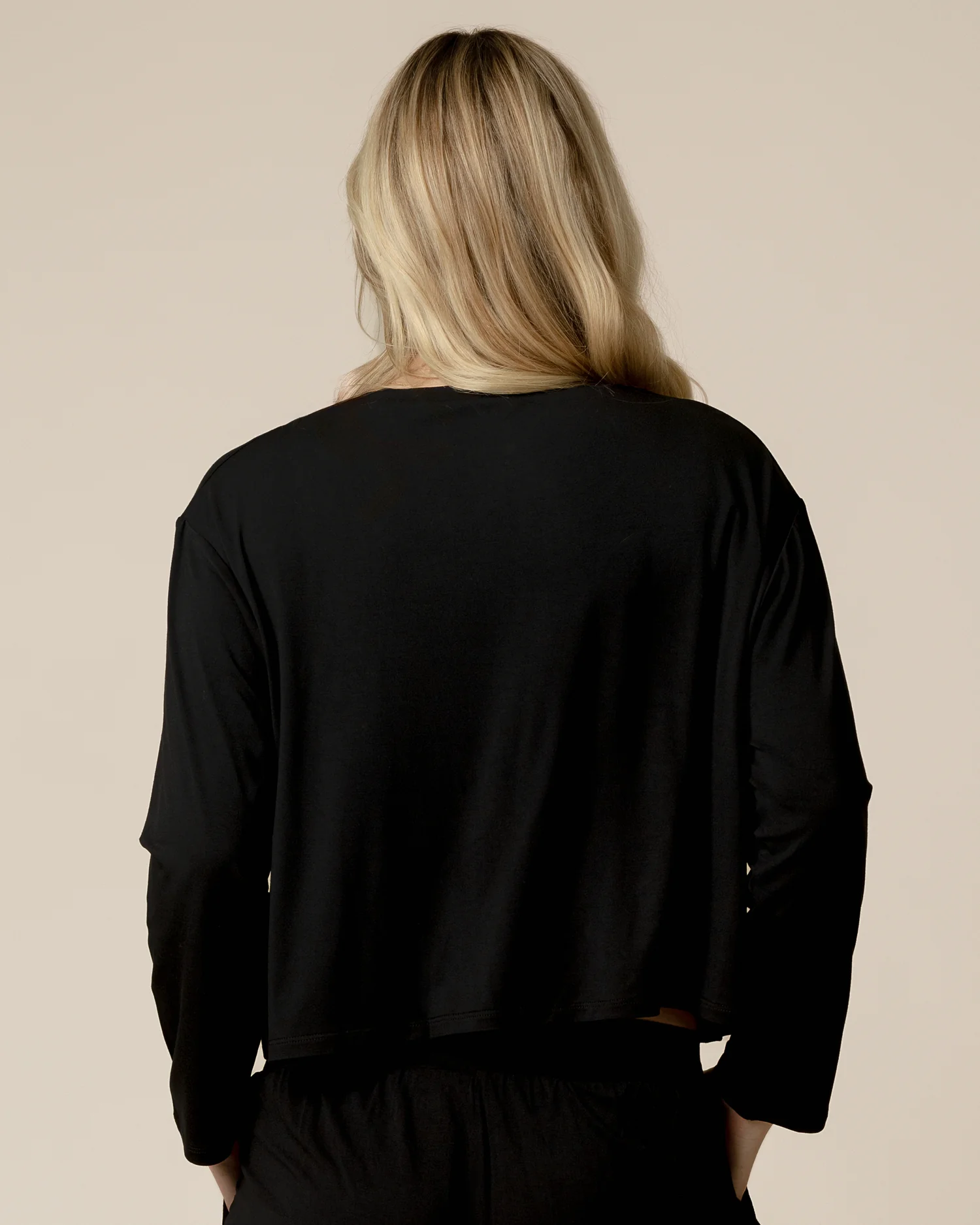 Aria Bamboo Casual Cropped Long Sleeve Top | Black - Image 3