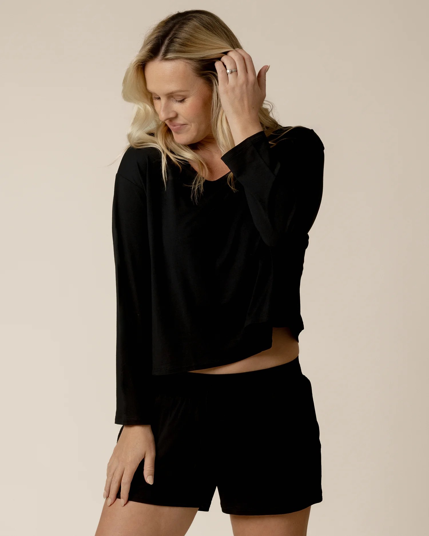 Aria Bamboo Casual Cropped Long Sleeve Top | Black - Image 4