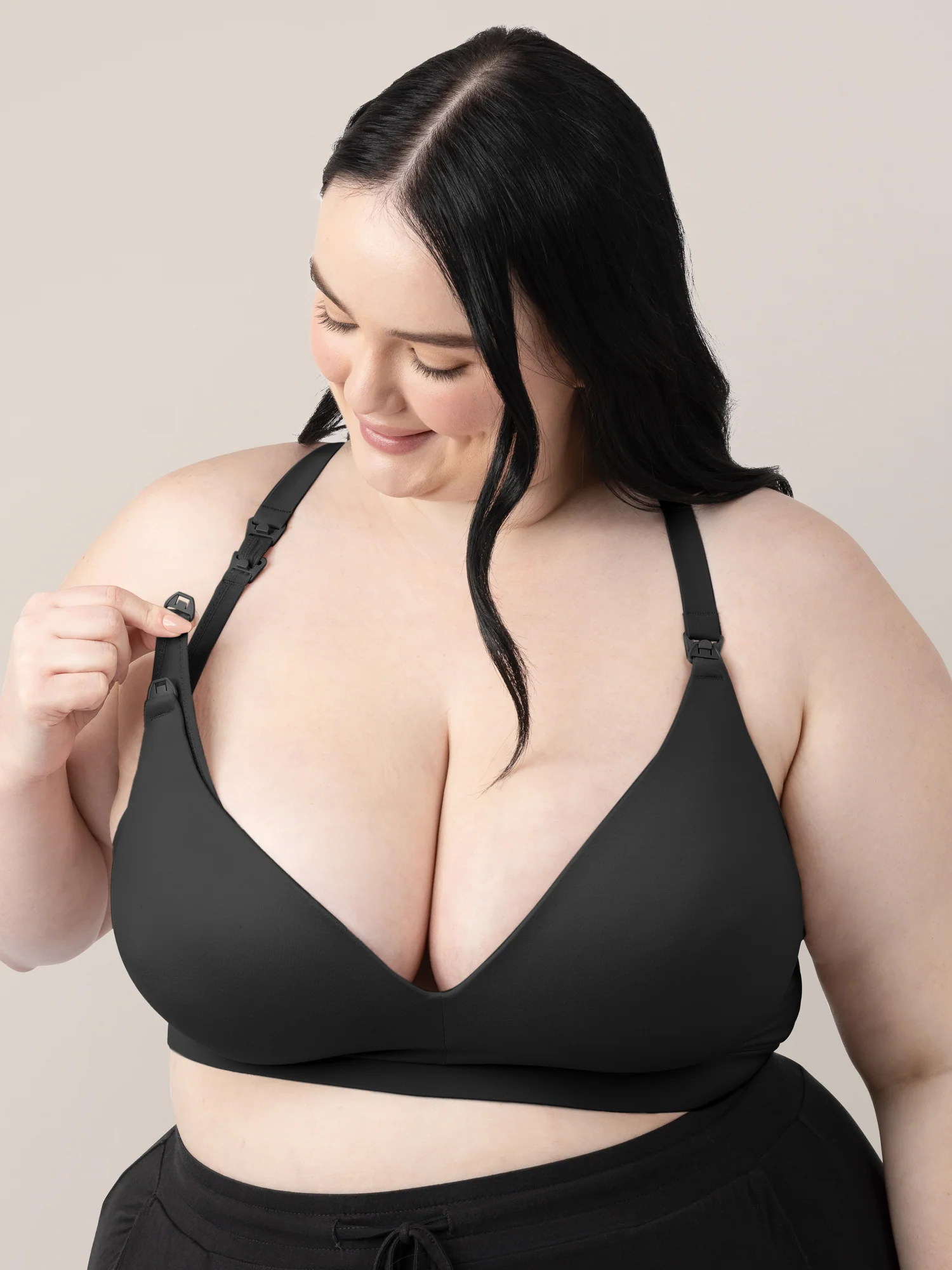 Minimalist Hands-Free Pumping & Nursing Bra | Black - Image 5